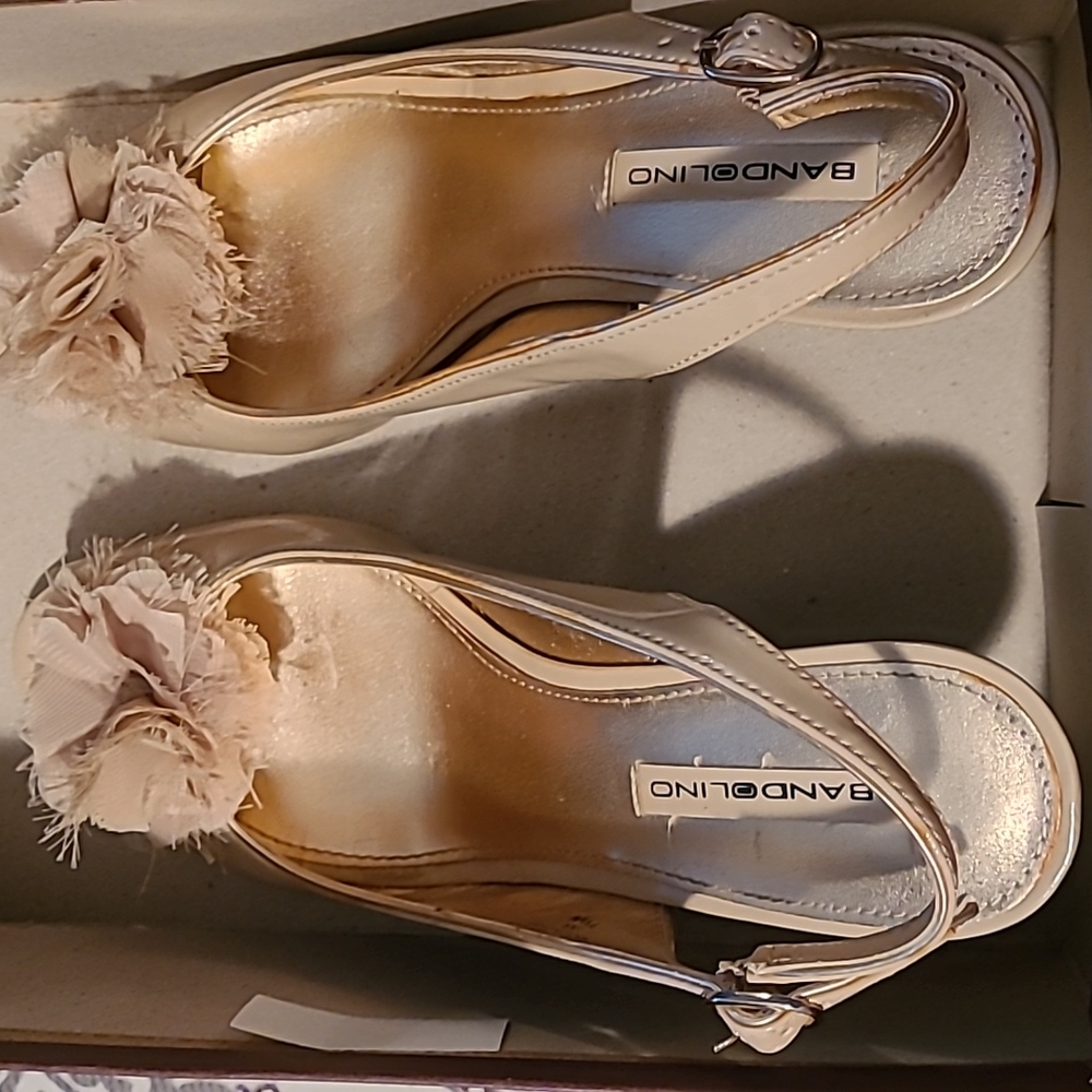Size 7 1/2 Bandolino Cream open toe patent slingbacks